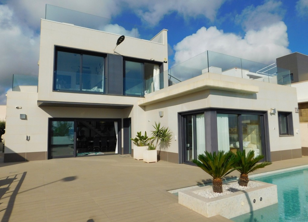 Resale - Chalet - San Miguel de Salinas