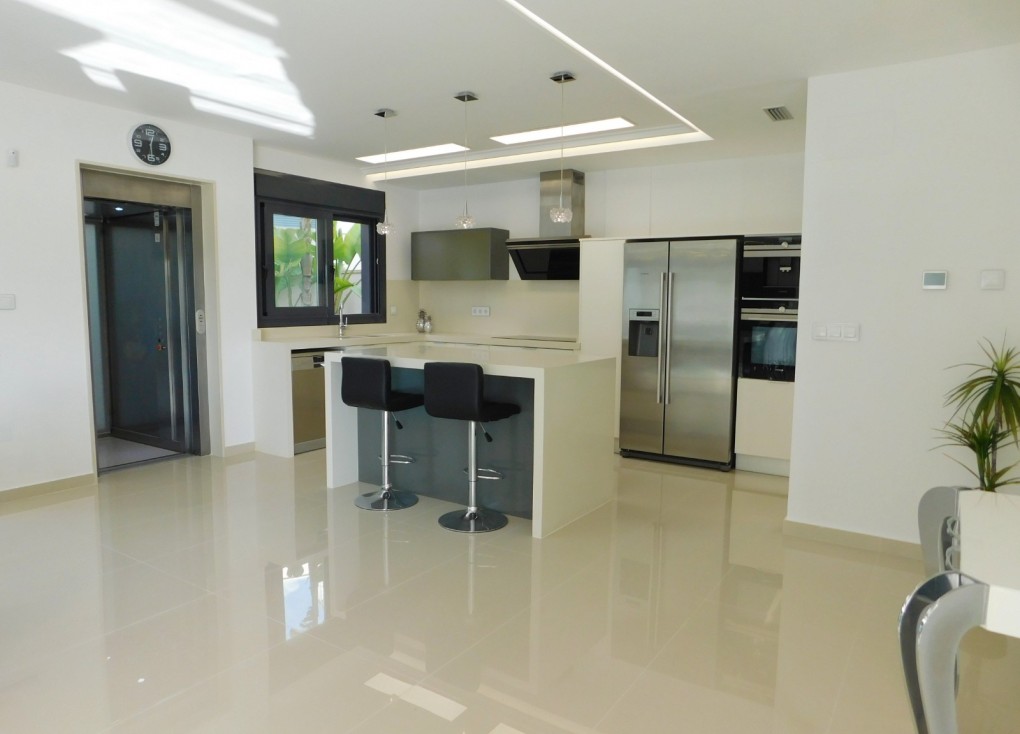 Resale - Chalet - San Miguel de Salinas