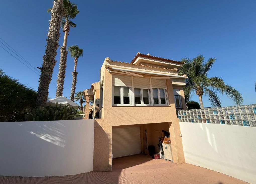 Resale - Chalet - San Miguel de Salinas