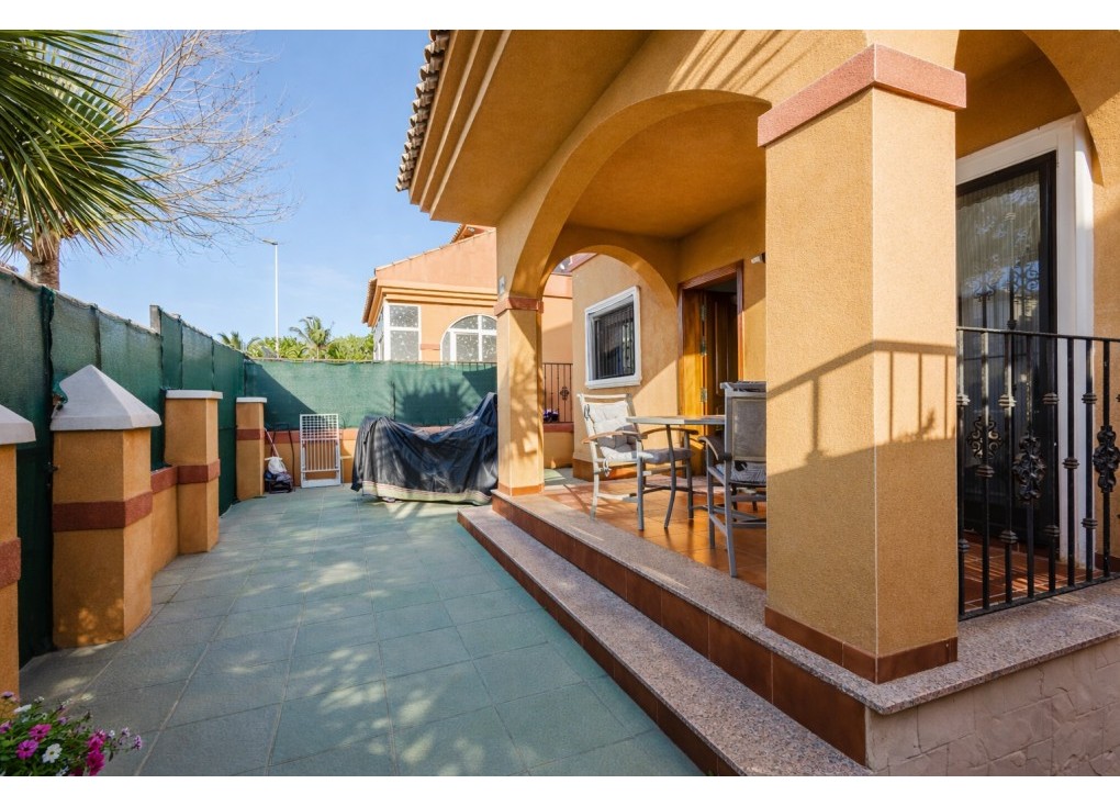 Resale - Chalet - Torrevieja - Aguas Nuevas