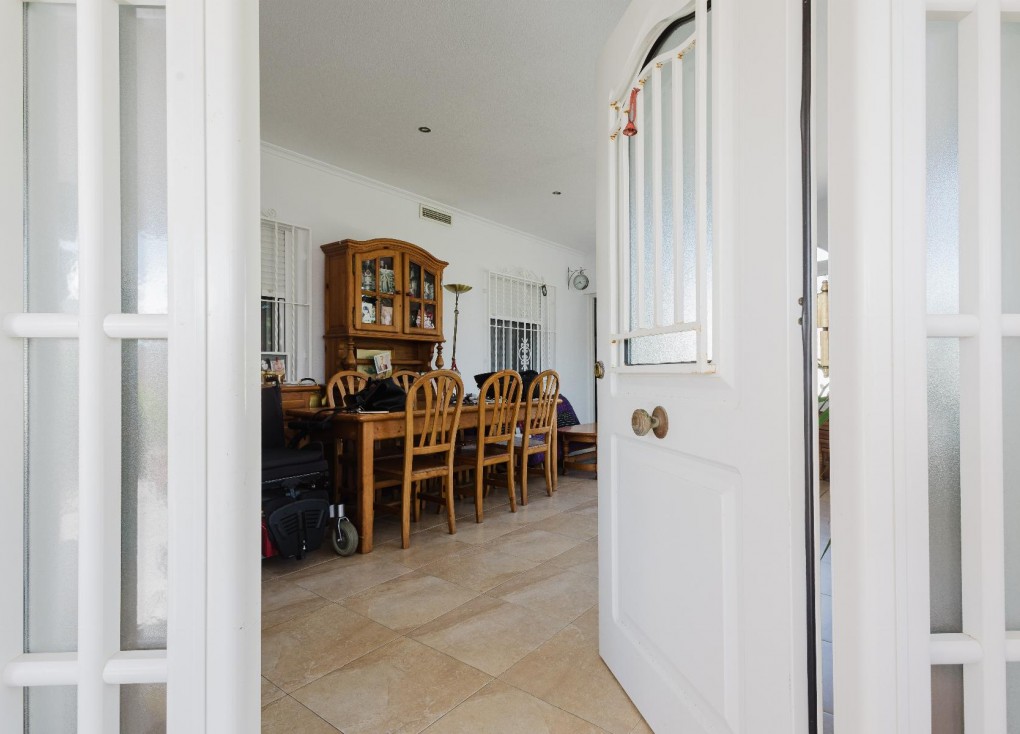 Resale - Chalet - Torrevieja - La Siesta