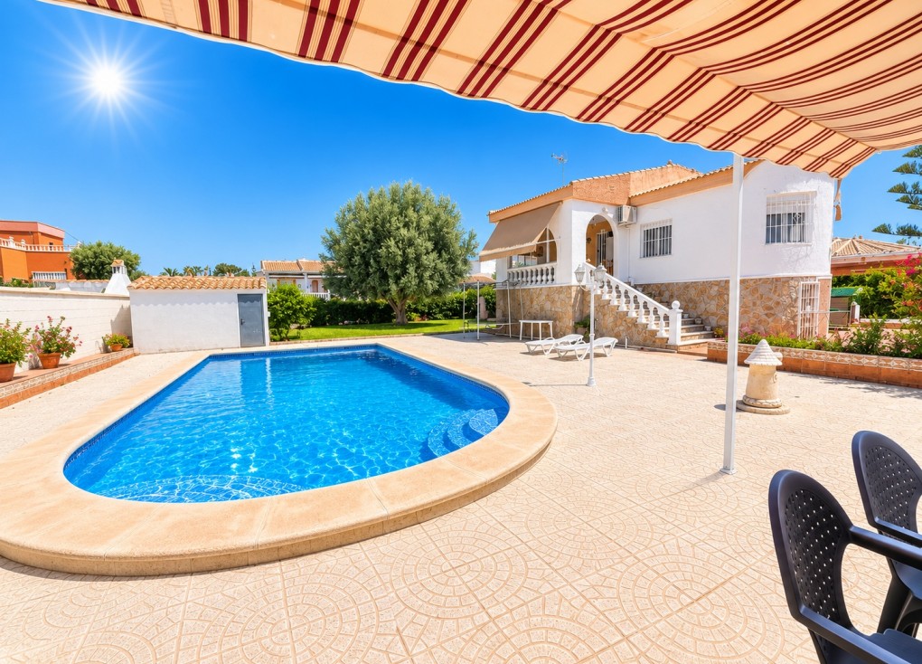 Resale - Chalet - Torrevieja - La Siesta