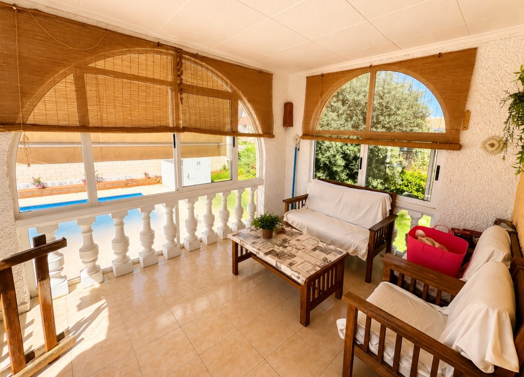 Resale - Chalet - Torrevieja - La Siesta