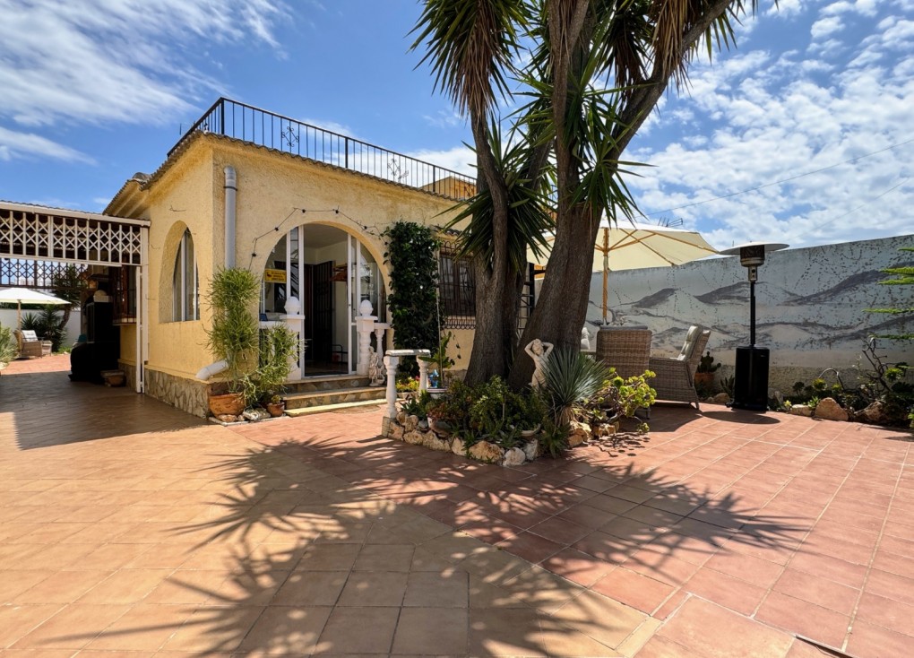 Resale - Chalet - Torrevieja - La Siesta
