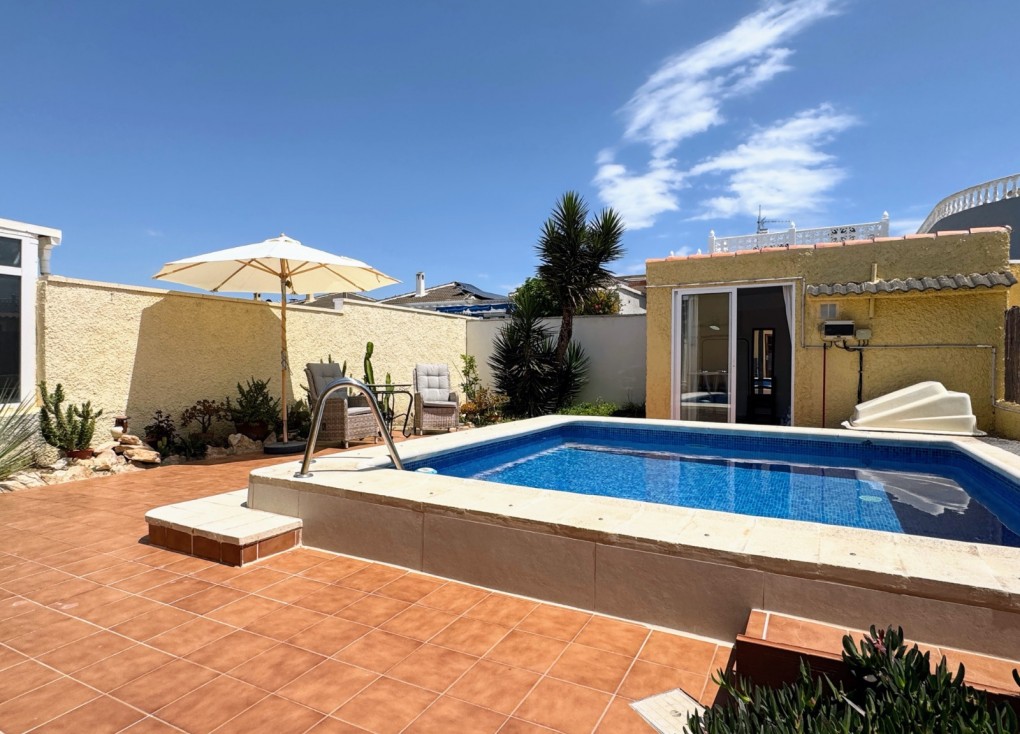 Resale - Chalet - Torrevieja - La Siesta