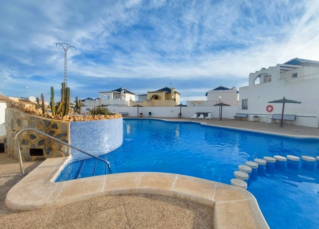 Resale - Chalet - Torrevieja - Los Altos