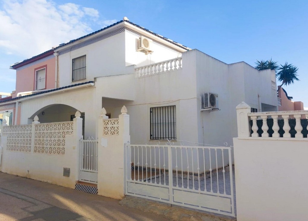 Resale - Chalet - Torrevieja - Los Altos