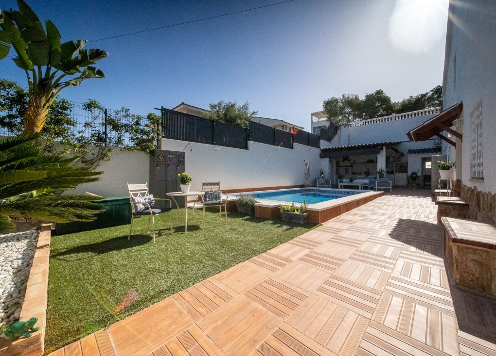 Resale - Chalet - Torrevieja - Los Balcones