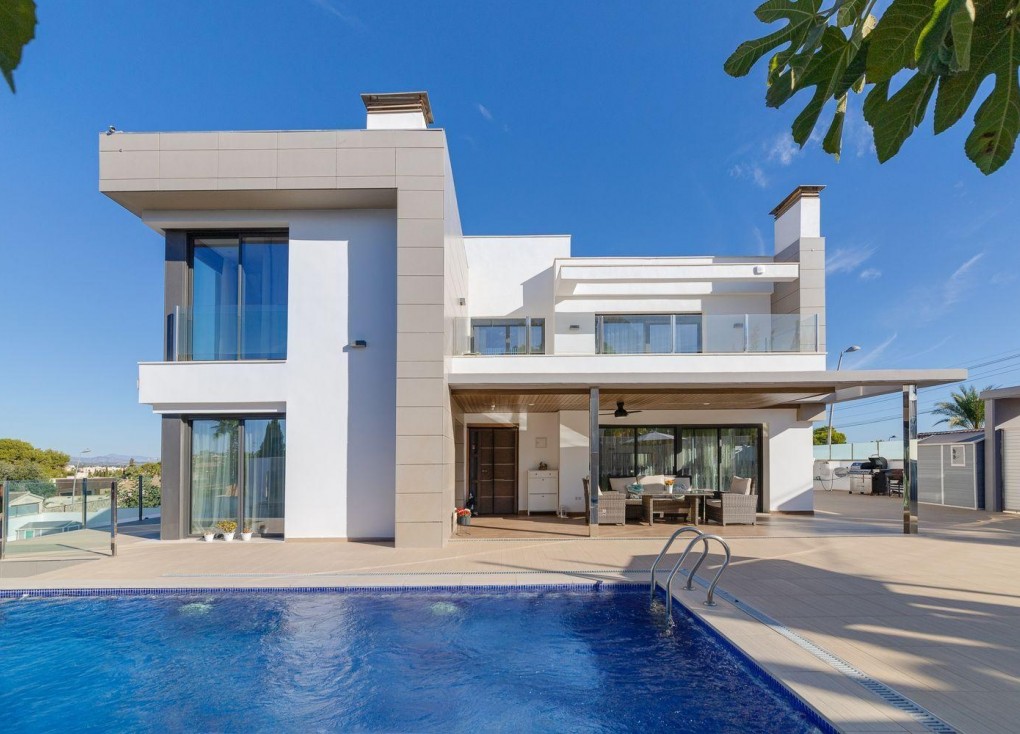 Resale - Chalet - Torrevieja - Los Balcones