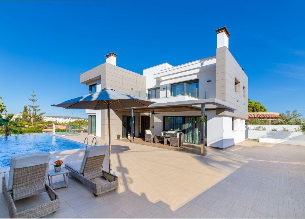 Resale - Chalet - Torrevieja - Los Balcones