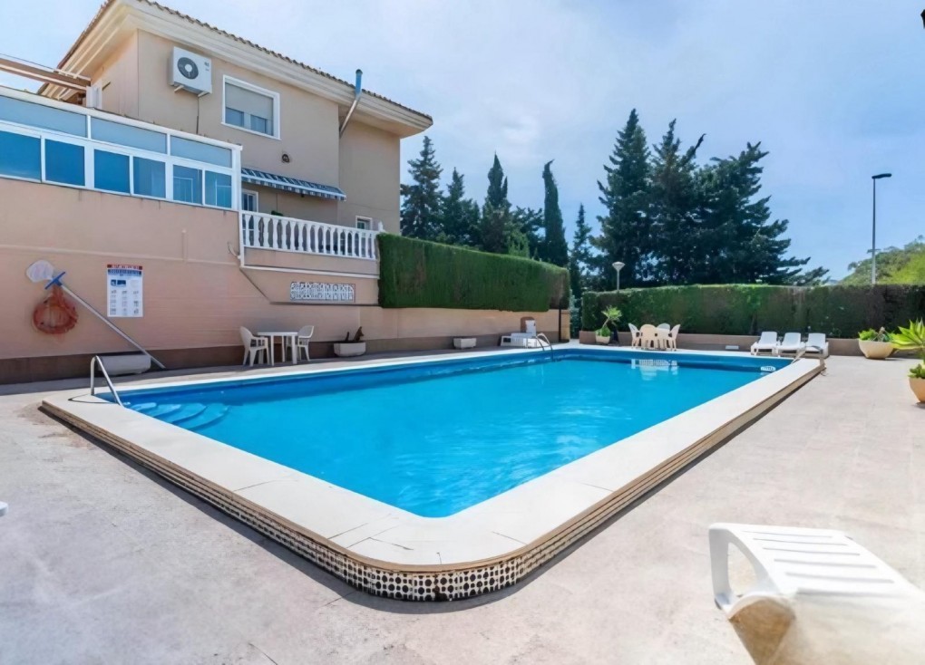 Resale - Chalet - Torrevieja - Punta Prima