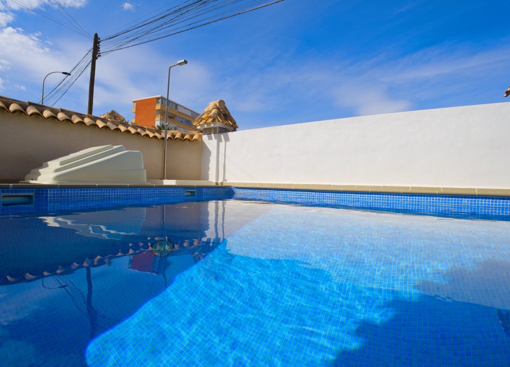 Resale - Chalet - Torrevieja