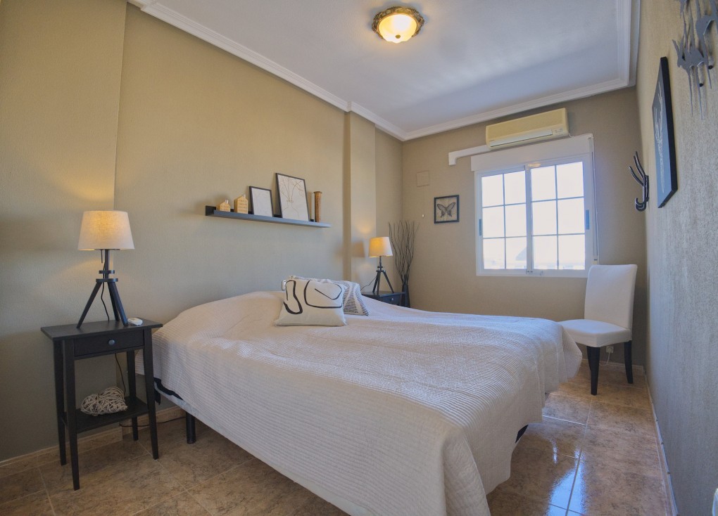 Resale - Chalet - Torrevieja