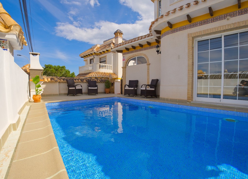 Resale - Chalet - Torrevieja