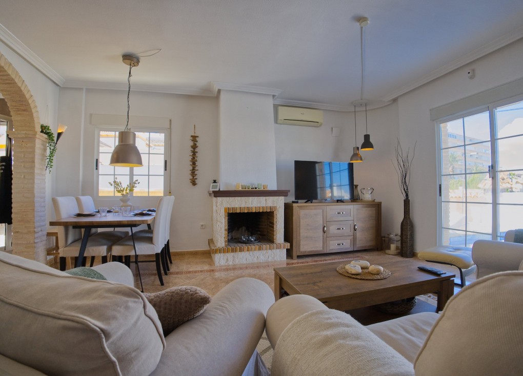 Resale - Chalet - Torrevieja