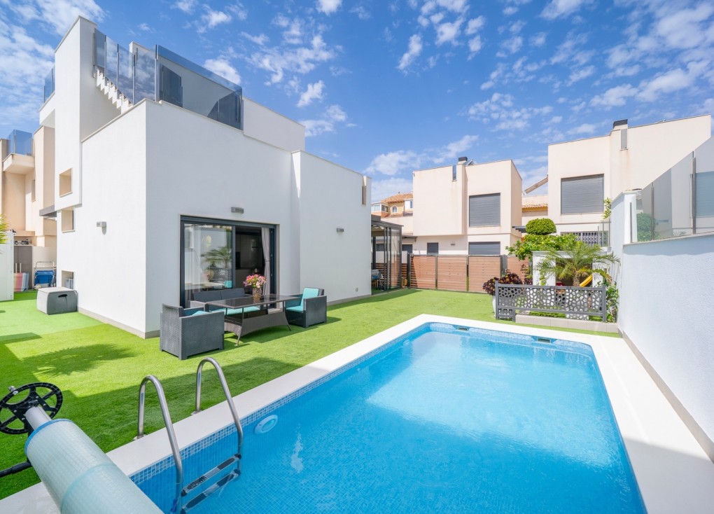 Resale - Chalet - Torrevieja