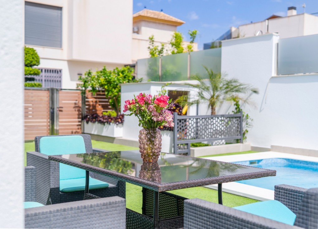 Resale - Chalet - Torrevieja
