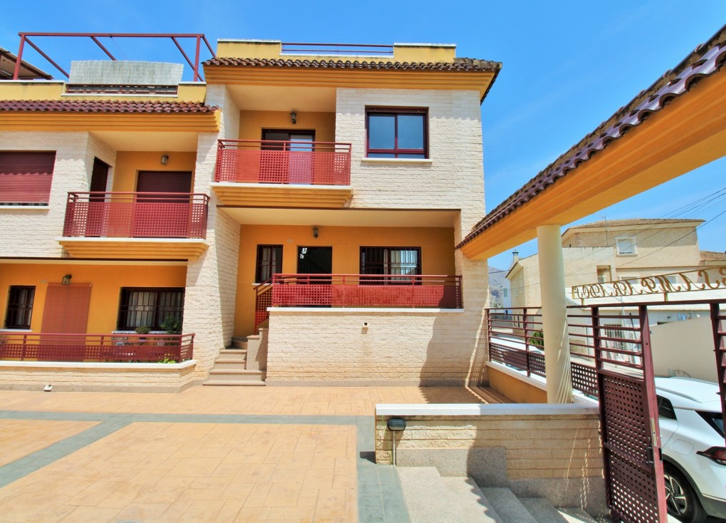 Resale - Semi-Detached - Los Desamparados