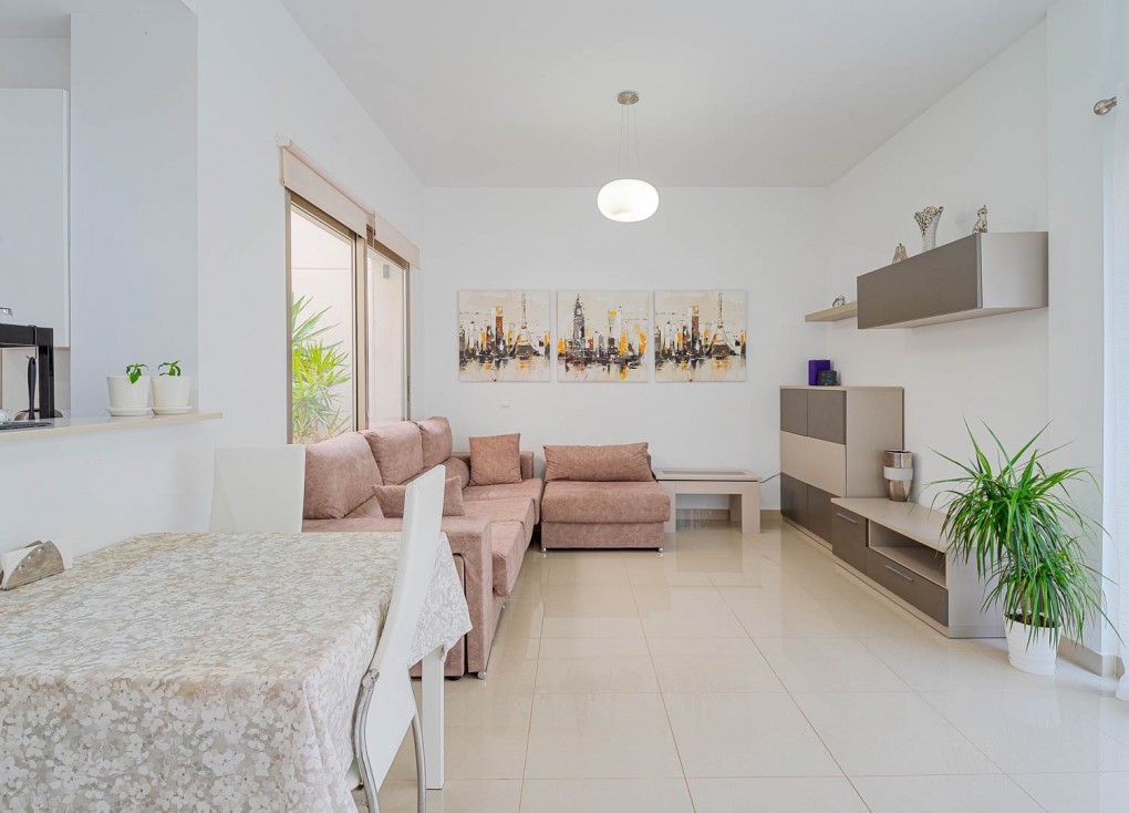 Resale - Semi-Detached - Punta Prima