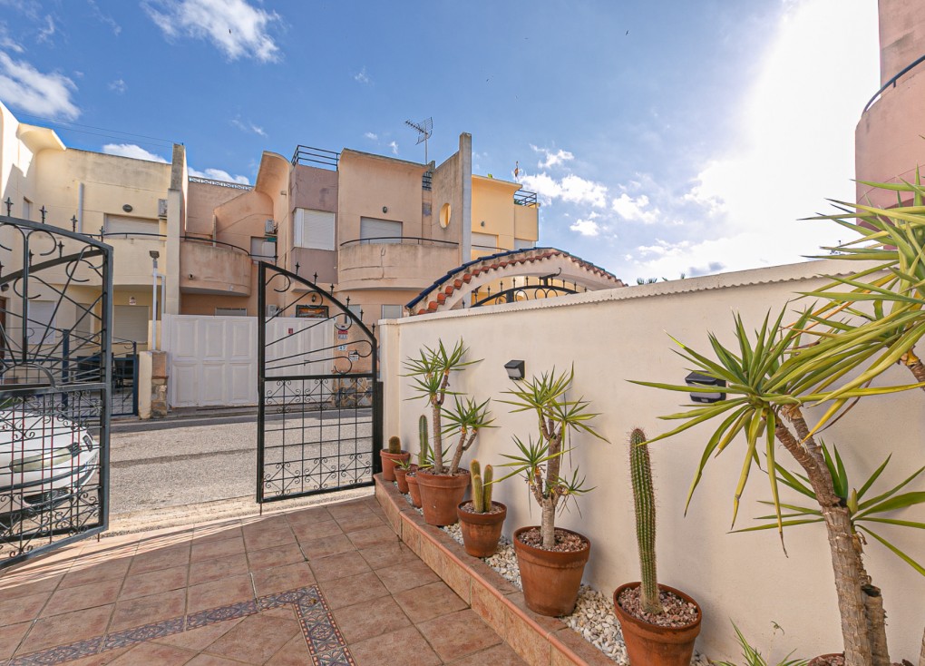Resale - Semi-Detached - Torrevieja - Torretas