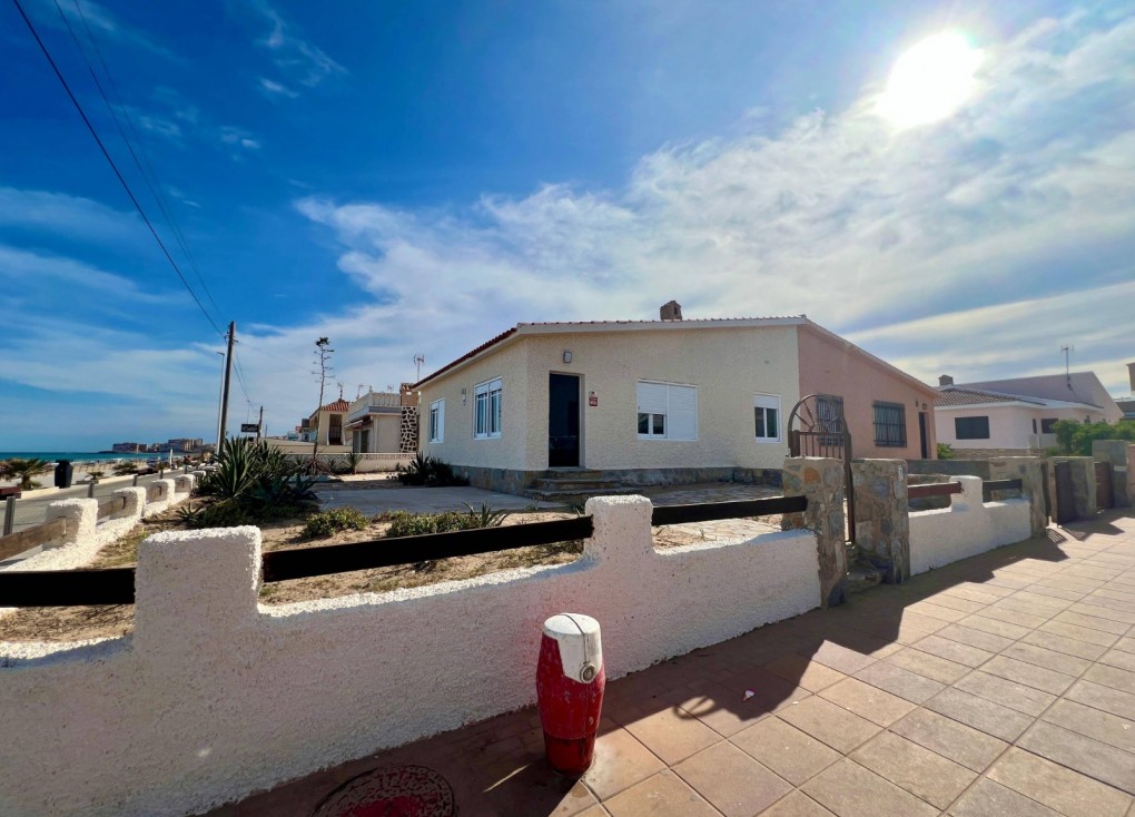 Resale - Villa / Semi detached - La Mata - LA MATA