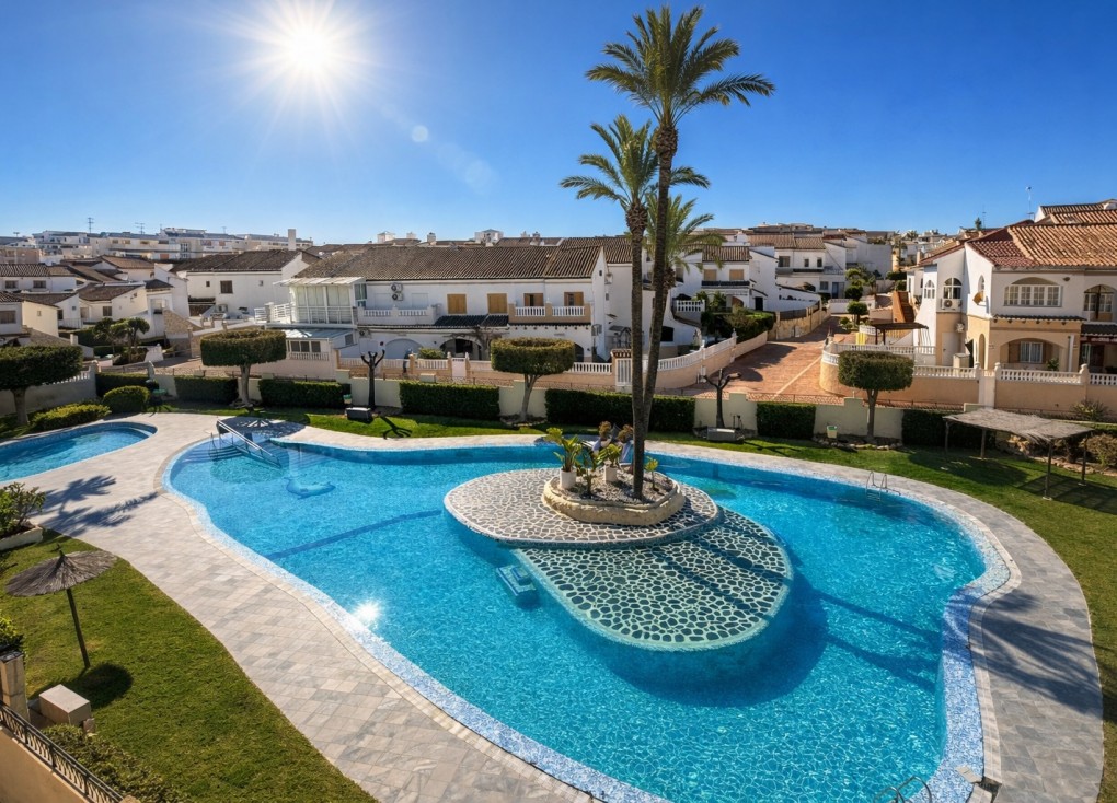 Reventa - Apartamento - Apartamento en el último piso - Torrevieja - LA MATA