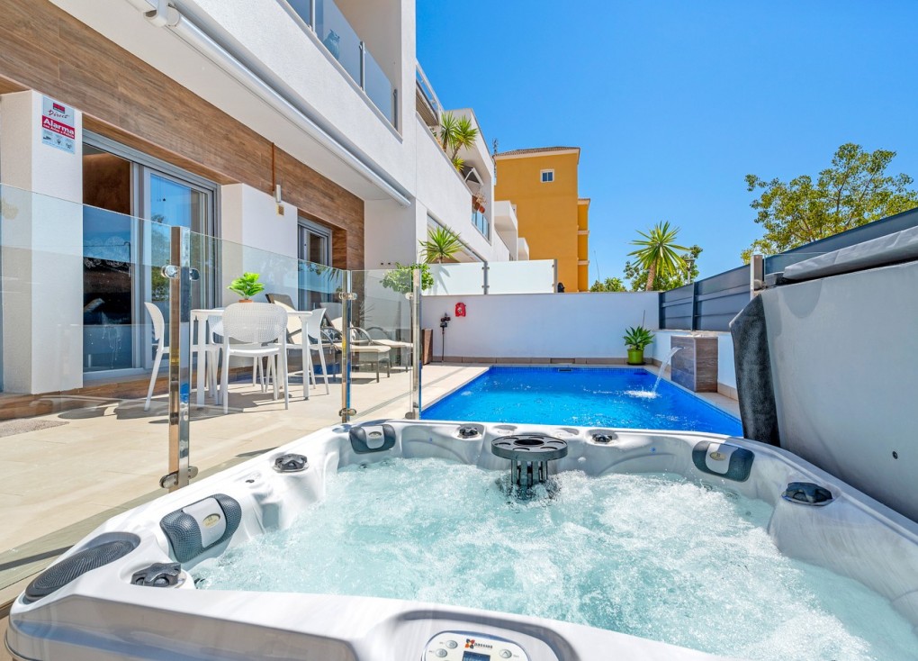 Reventa - Casa adosada - Formentera del Segura