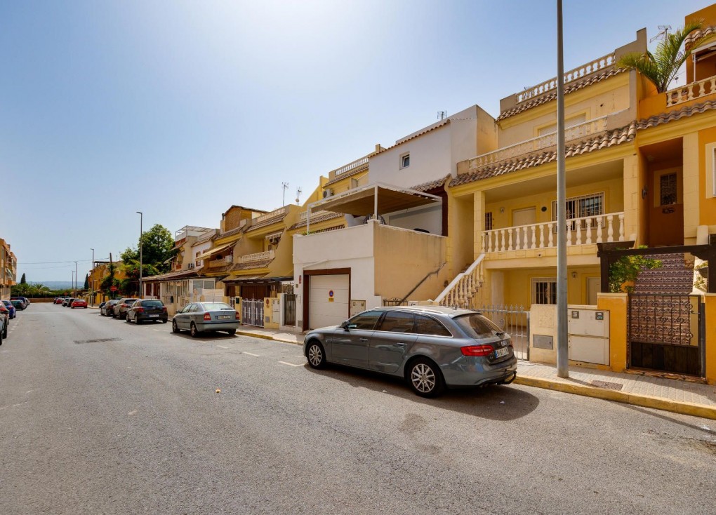 Reventa - Casa adosada - Los Montesinos - LOS MONTESINOS