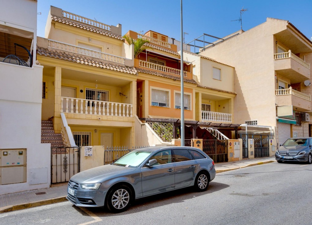 Reventa - Casa adosada - Los Montesinos - LOS MONTESINOS