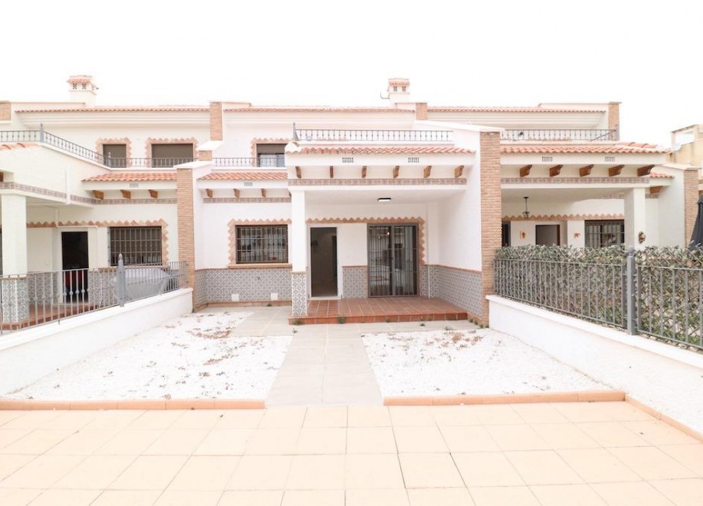 Reventa - Casa adosada - San Miguel de Salinas