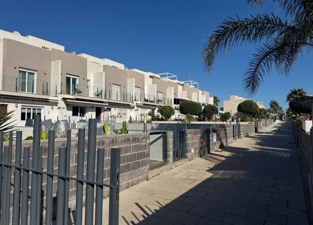Reventa - Casa adosada - Torrevieja - Aguas Nuevas