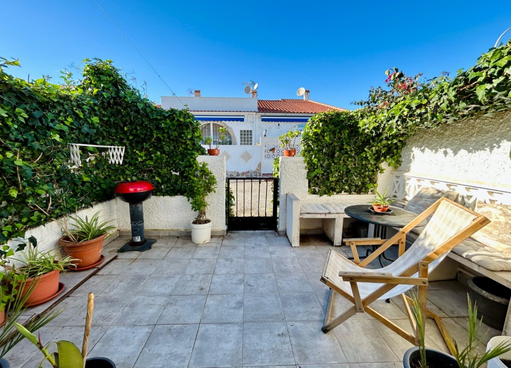 Reventa - Casa adosada - Torrevieja - San Luis