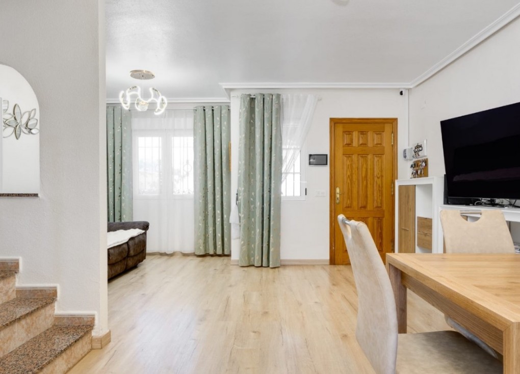 Reventa - Casa adosada - Torrevieja