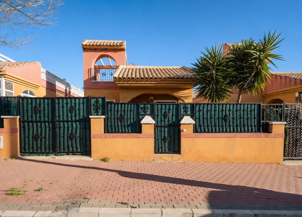 Reventa - Chalet - Torrevieja - Aguas Nuevas
