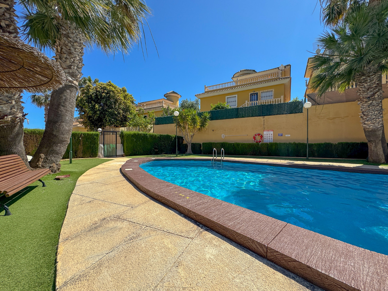 LE-1136 — Orihuela Costa bild 21