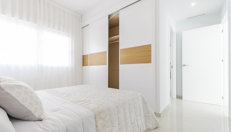 Uudistuotanto - Erillistalo - Cartagena - Playa Honda