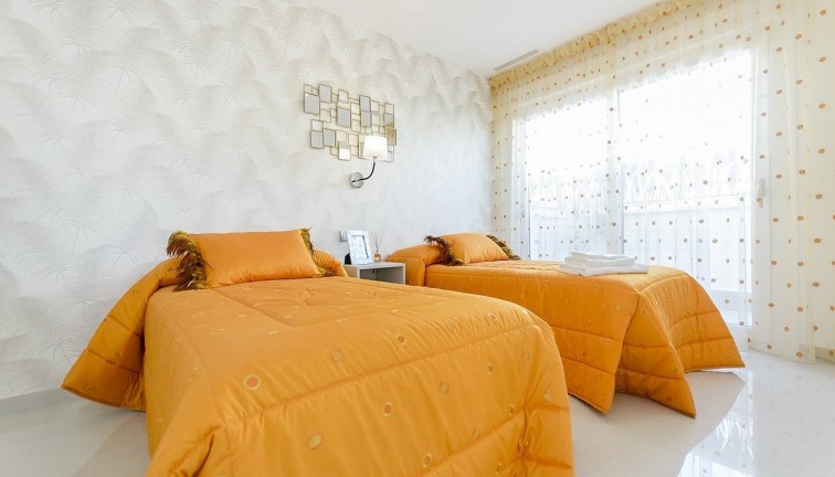 Uudistuotanto - Erillistalo - Cartagena - Playa Honda