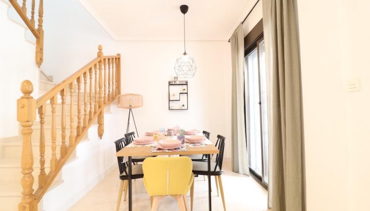 Reventa - Casa adosada - San Miguel de Salinas