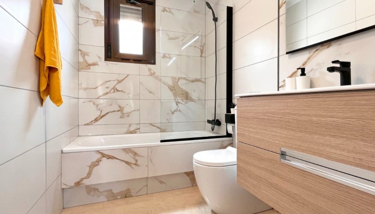 Reventa - Casa adosada - San Miguel de Salinas