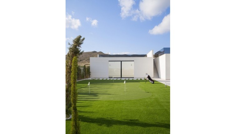 Uudistuotanto - Erillistalo - Banos y Mendigo - Altaona Golf