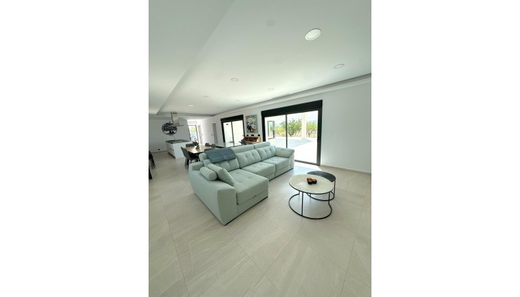 Uudistuotanto - Erillistalo - Pinoso