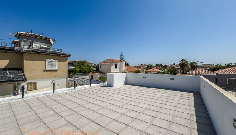 Obra nueva - Chalet - Torrevieja - Torreta Florida