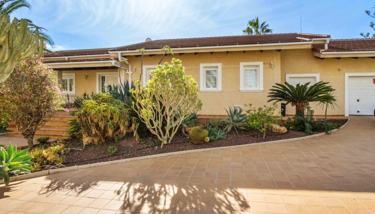 Jälleenmyynti - Erillistalo - Cabo Roig