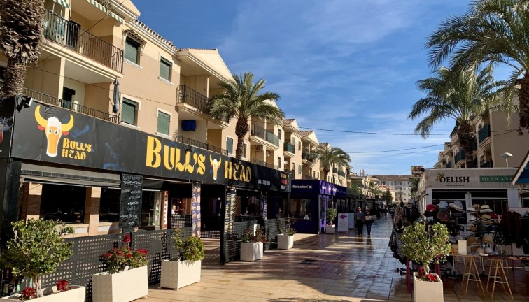 Uudistuotanto - Erillistalo - Los Alcazares