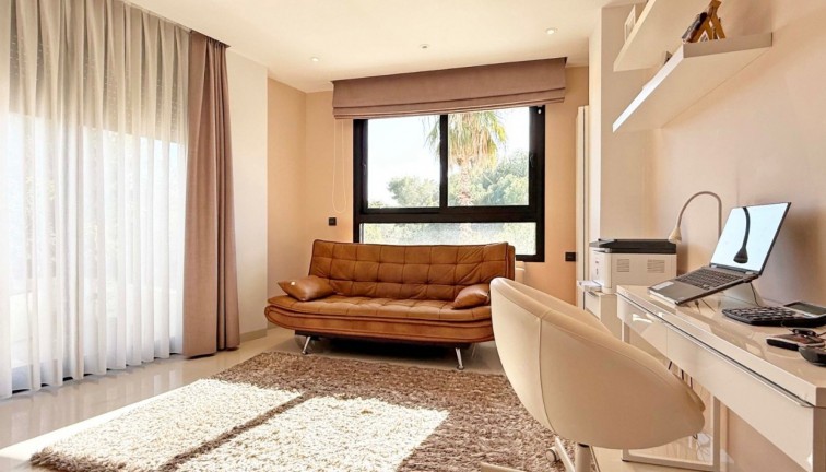 Jälleenmyynti - Erillistalo - Orihuela Costa - Villamartín