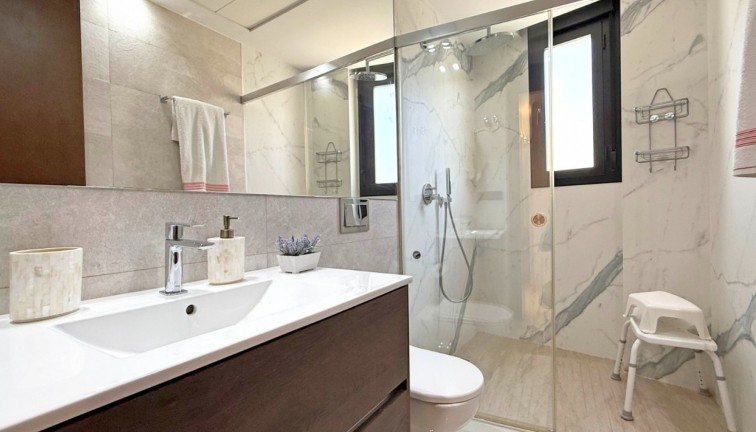 Jälleenmyynti - Erillistalo - Orihuela Costa - Villamartín