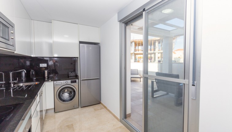 Resale - Apartment - Villamartín