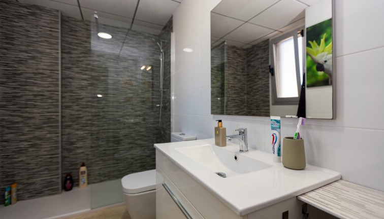 Resale - Apartment - Villamartín