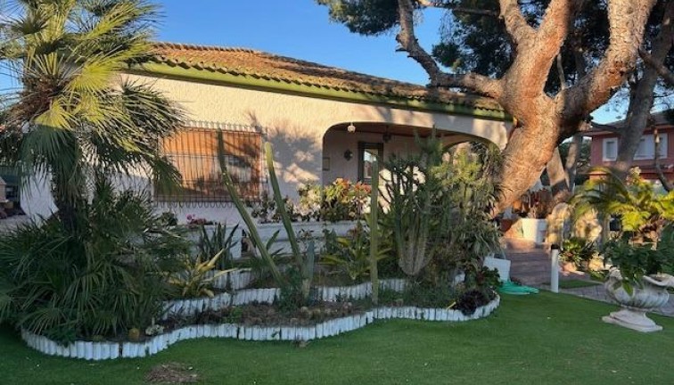 Resale - Chalet - Orihuela Costa - Campoamor