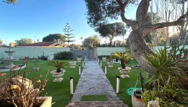 Resale - Chalet - Orihuela Costa - Campoamor